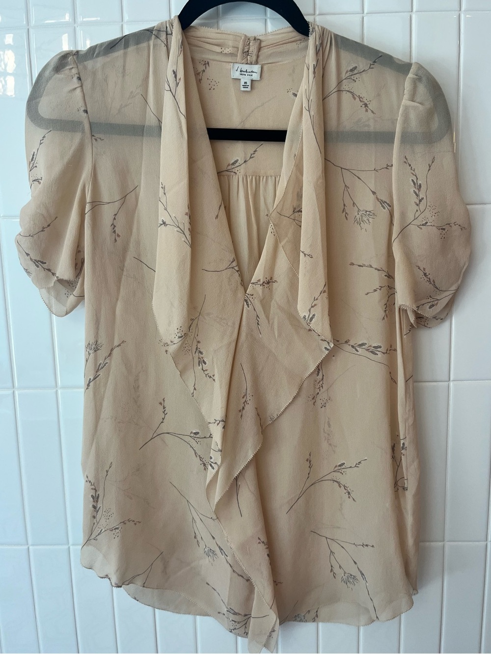 Aritzia Babaton 100% Silk Blouse Nude Beige Botanical Print Puff Sleeve Ruffle